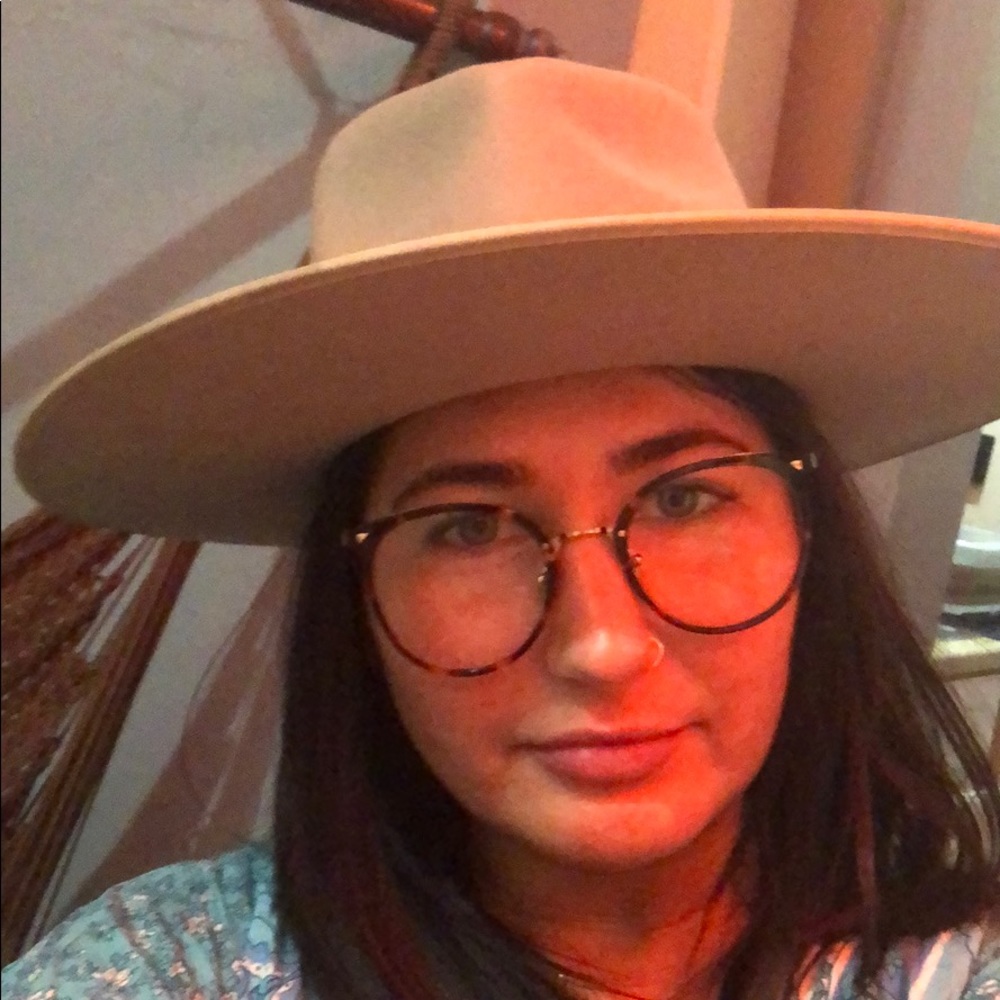 Meet your Posher, Kaleigh